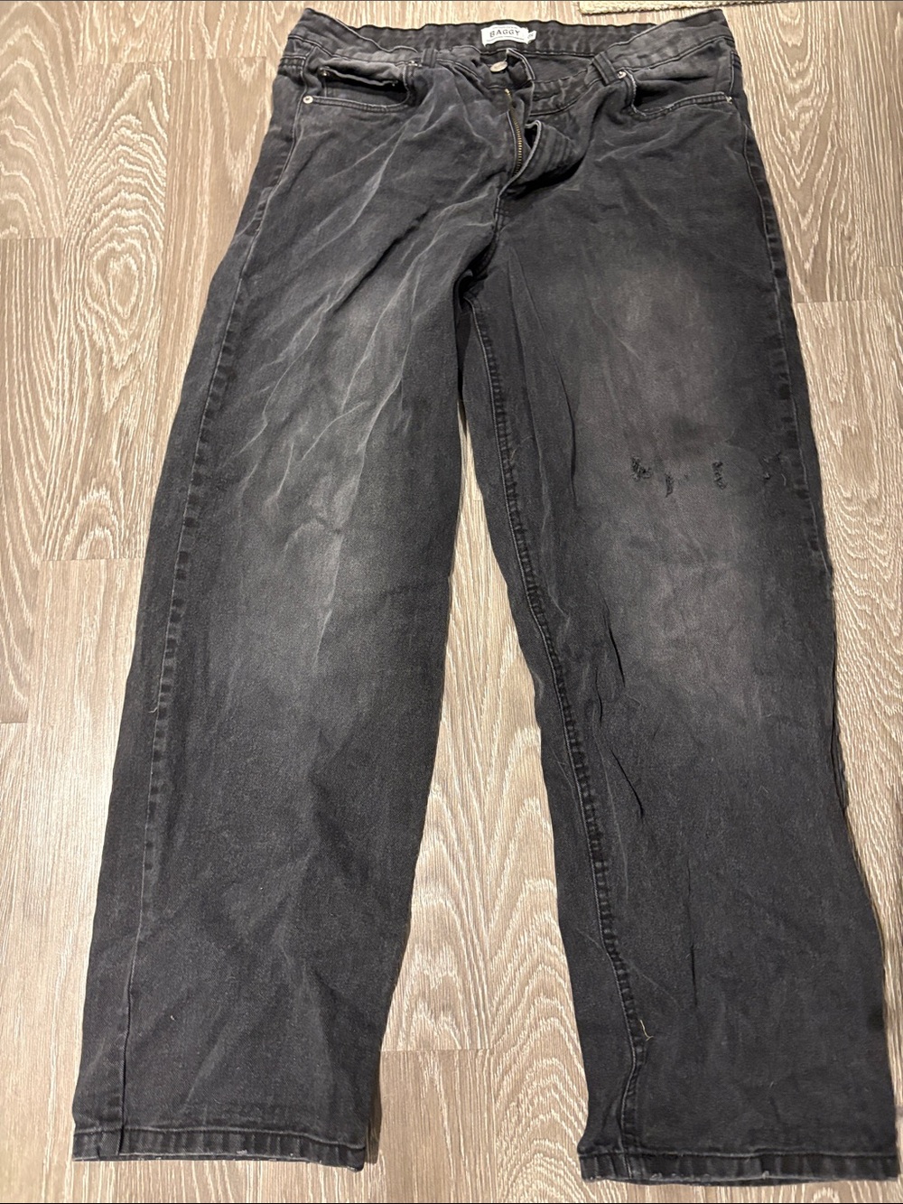 refuge Men's Washed Black Relaxed Jeans